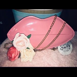 Cute clutch pink lips 👄